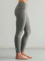 Kép betöltése a Galériamegjelenítőbe, Világos-Szürke