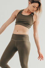 Kép betöltése a Galériamegjelenítőbe, Pasztell-Oliva