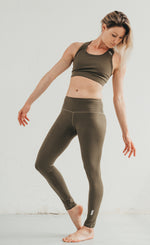 Kép betöltése a Galériamegjelenítőbe, Pasztell-Oliva