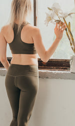 Kép betöltése a Galériamegjelenítőbe, Pasztell-Oliva