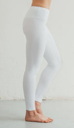 Kép betöltése a Galériamegjelenítőbe, Fehér