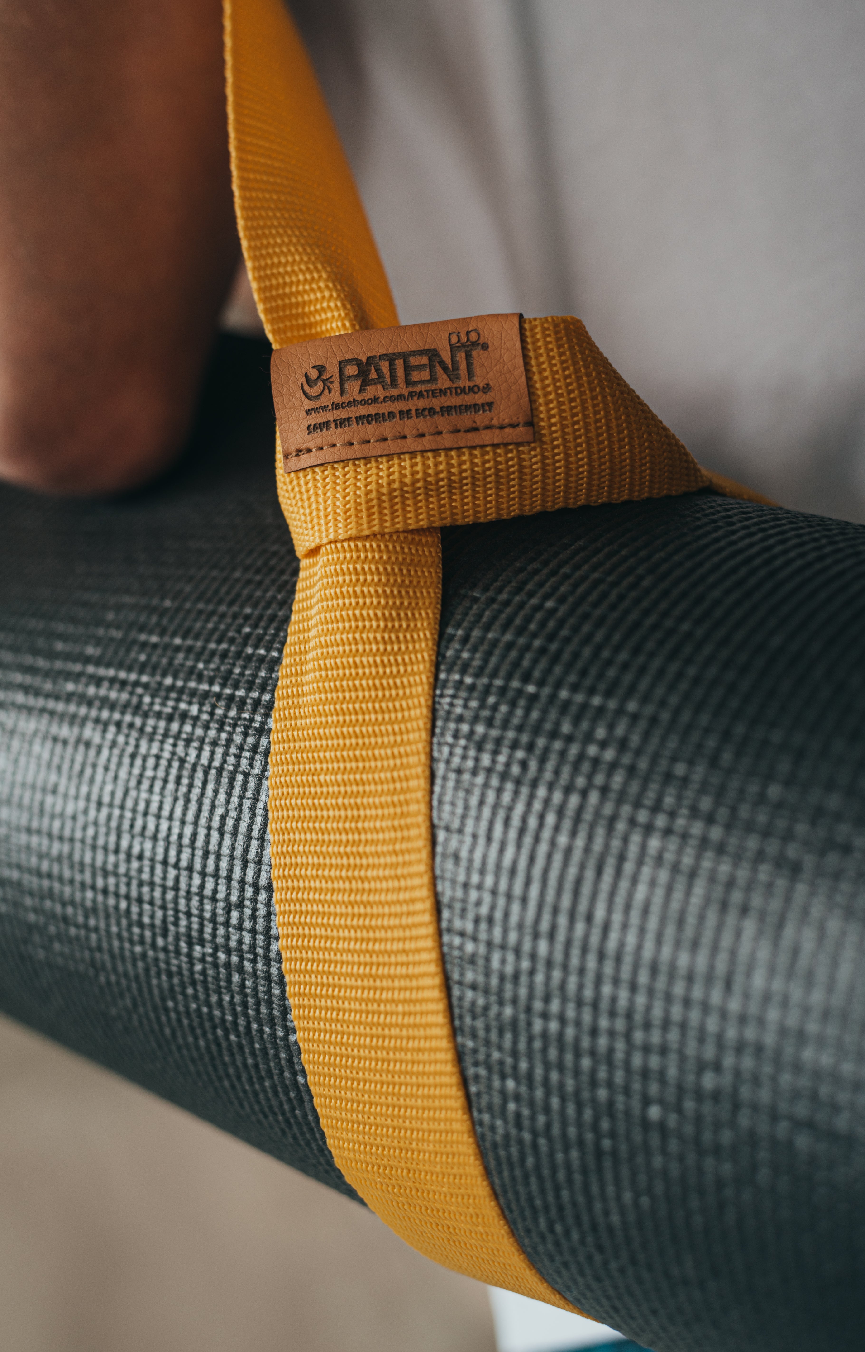 2in1 jóga heveder, ami matractartóként is funkcionál