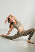 Kép betöltése a Galériamegjelenítőbe, Oliva