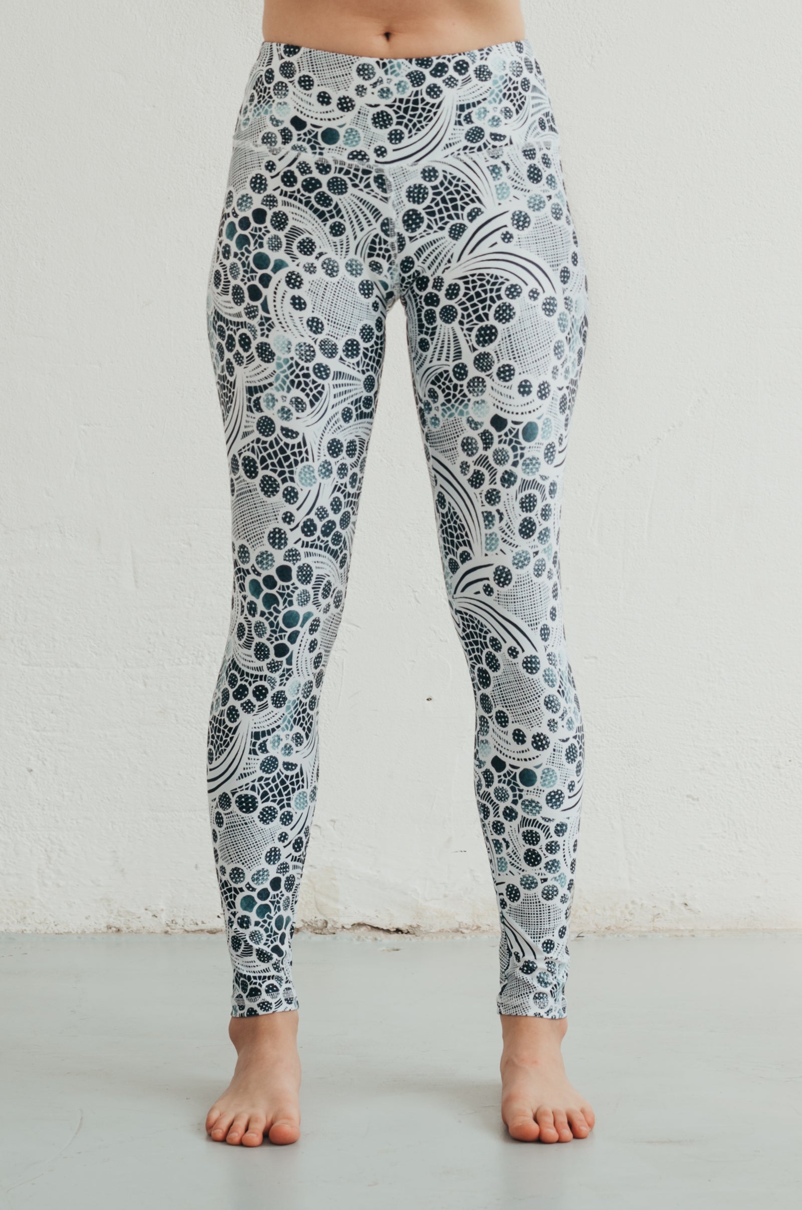Prémium Technikai anyagú leggings - CSIPKE – Csipke mintás
