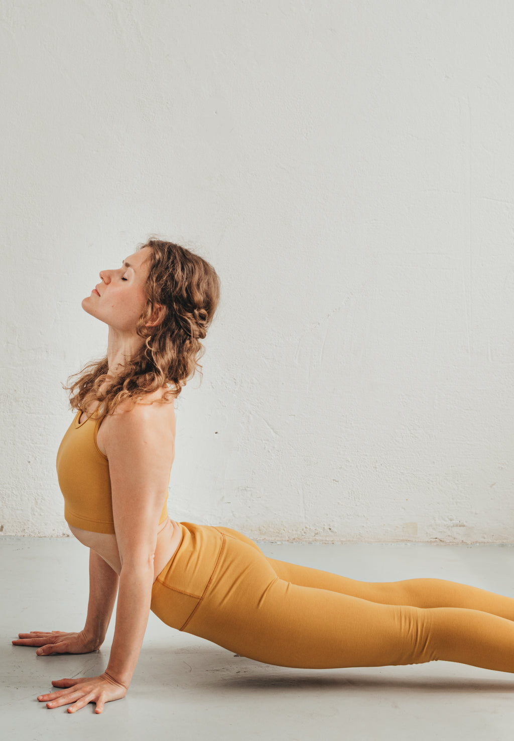 Napsárga  organikus pamut overál cica nadrág leggings szet joga pilatesre gym io pamut yoga póz 