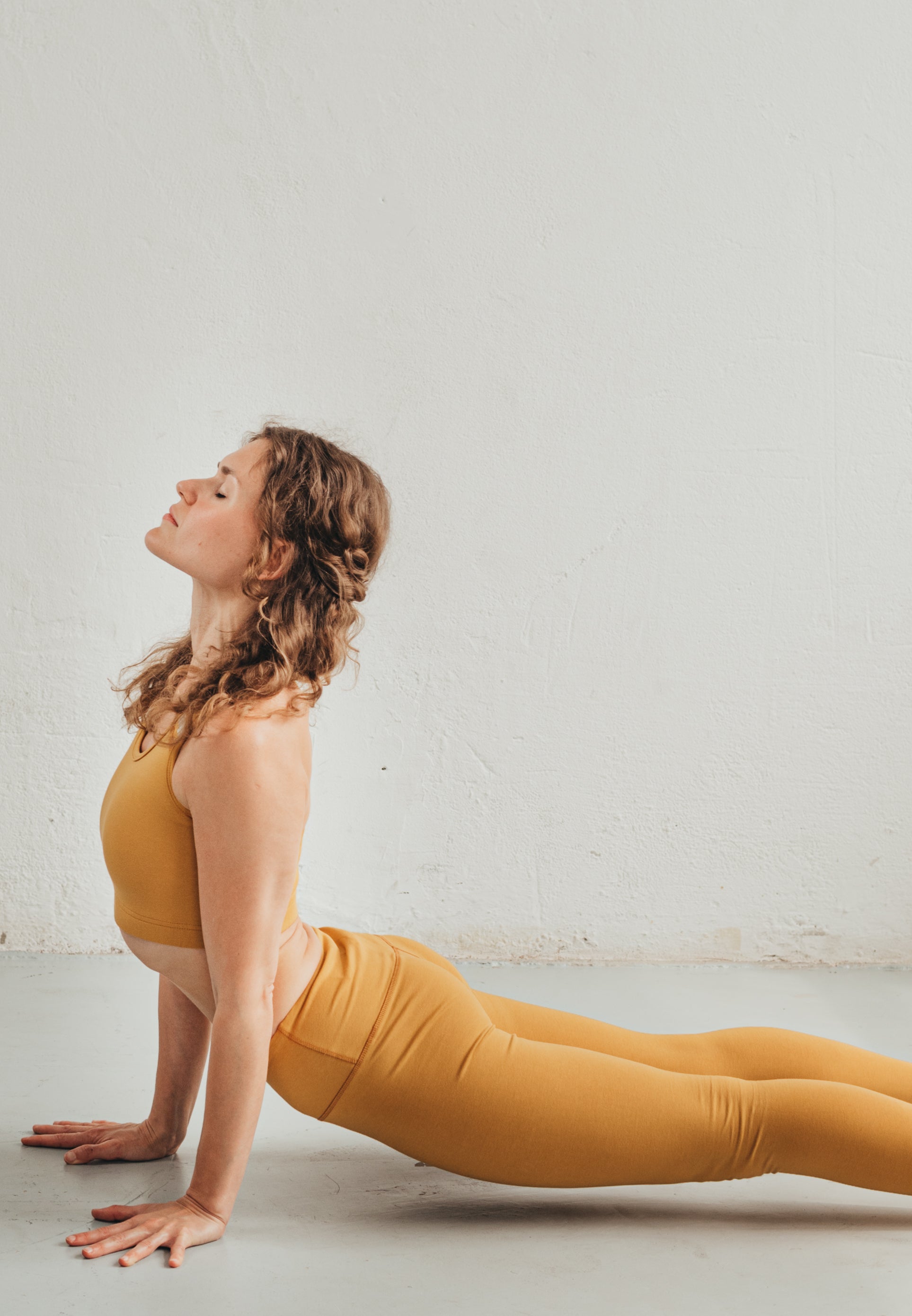 Napsárga  organikus pamut overál cica nadrág leggings szet joga pilatesre gym io pamut yoga póz 