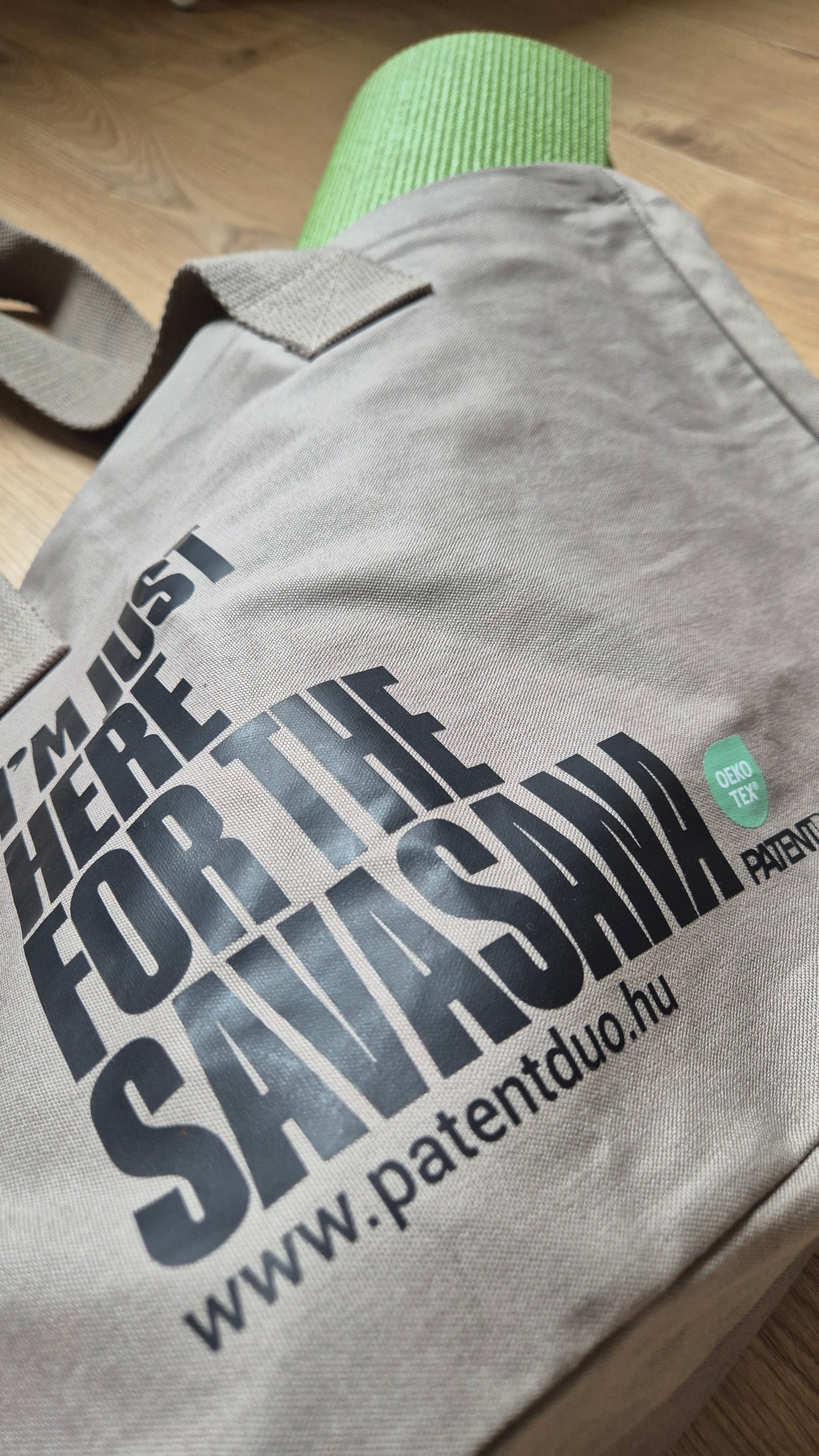 gray szürke shopper bevásárlótáska részlet jógamatractartó is