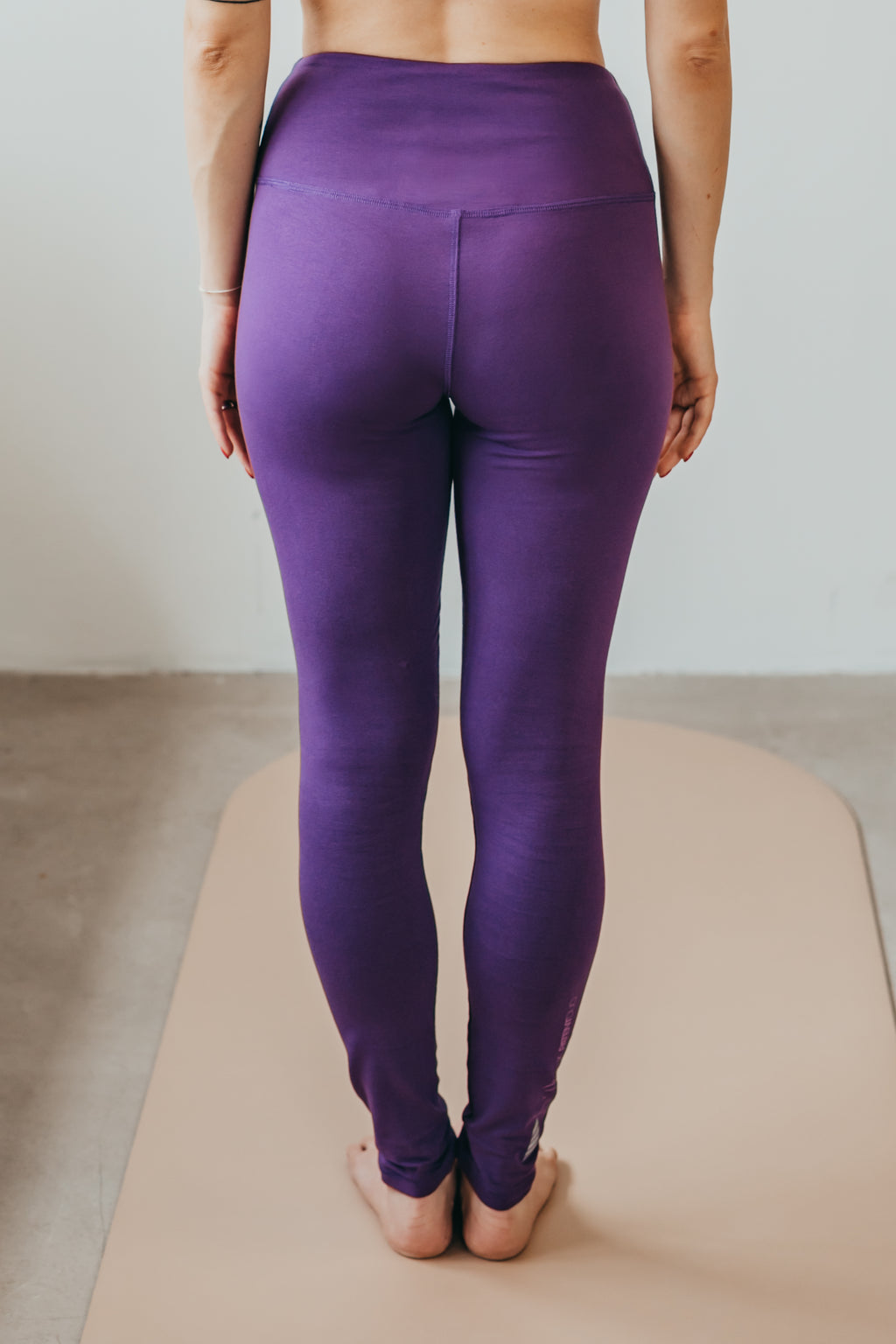 lila szinetár dóra organikus pamut cica nadrág leggings szet joga pilatesre gym